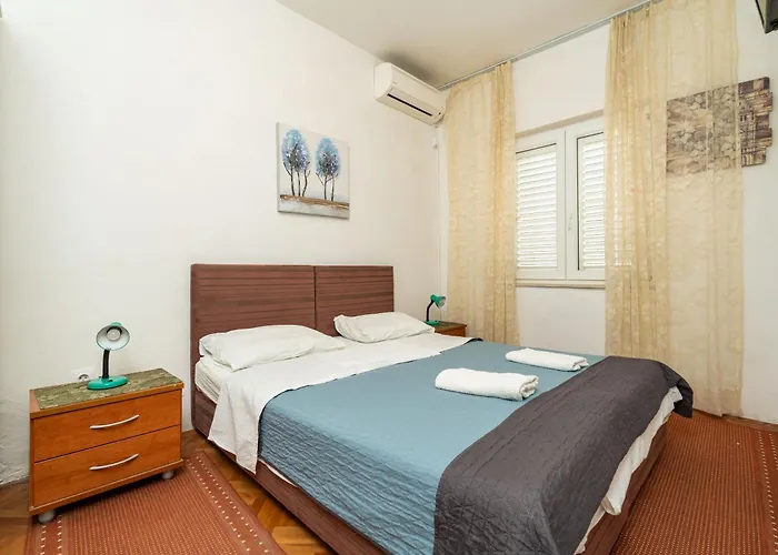 2 Gostinjska kuća 3*
