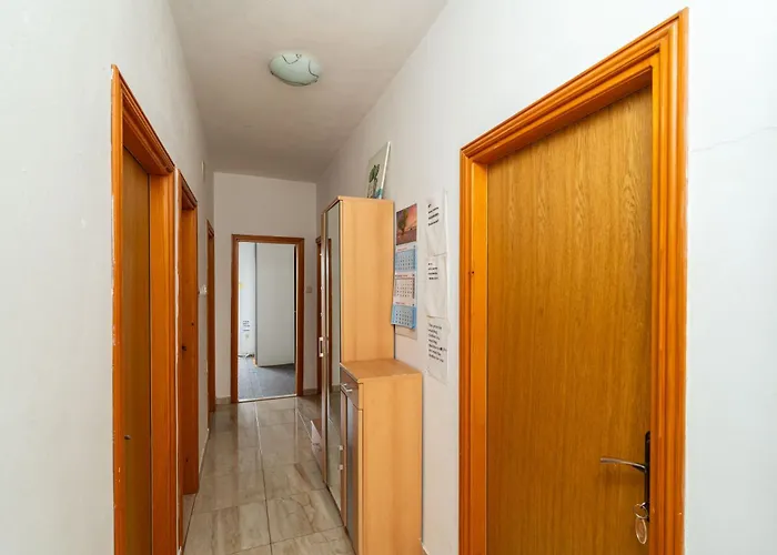 2 Gostinjska kuća
