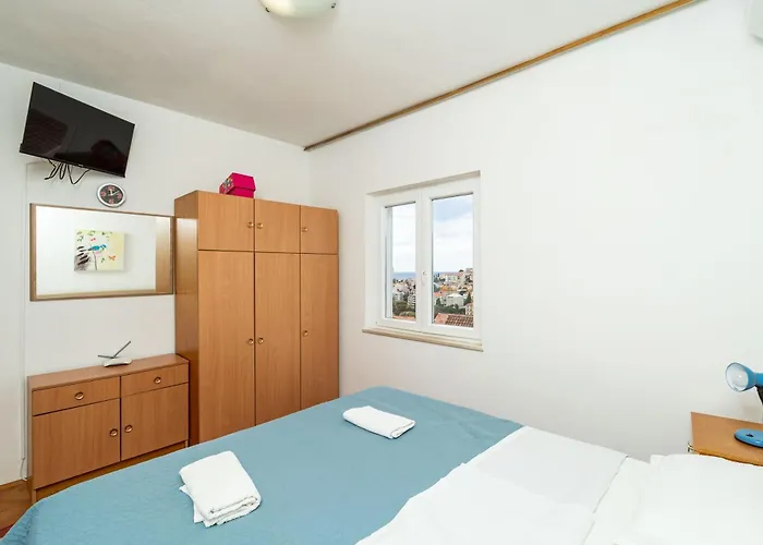 2 Gostinjska kuća 3*