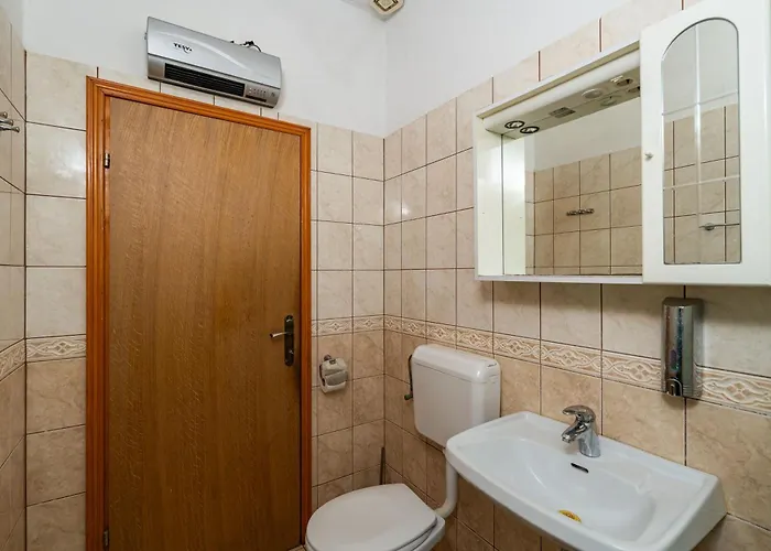 2 Gostinjska kuća 3*