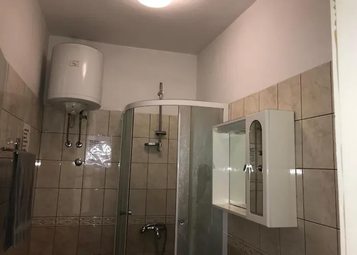 2 Gostinjska kuća