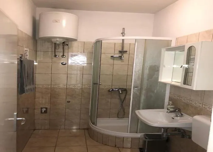 2 Gostinjska kuća